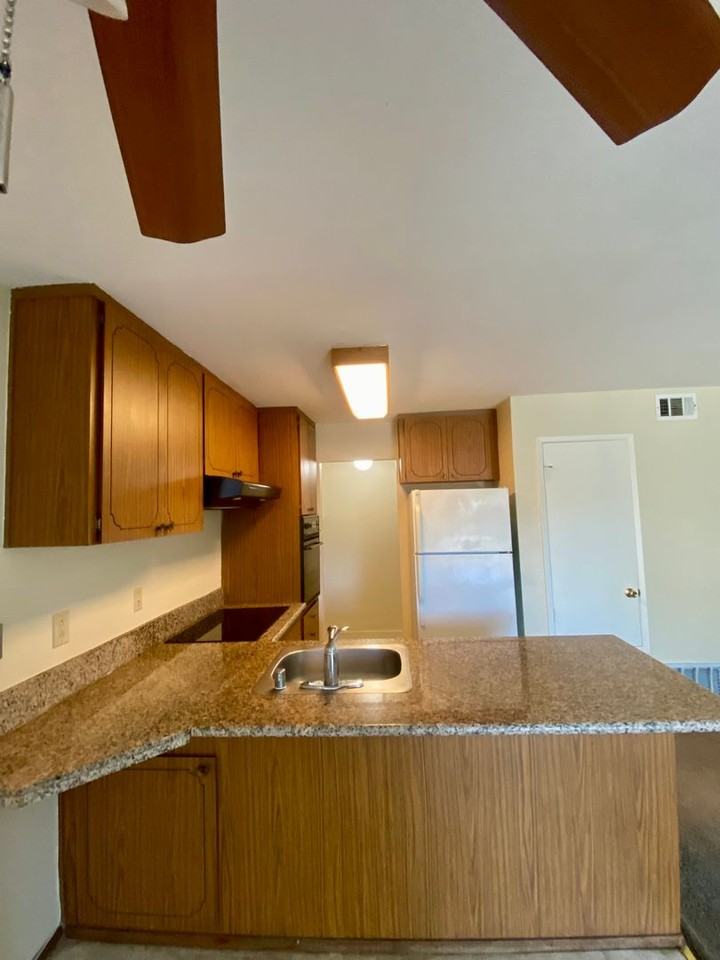 1489 Saint James Pkwy - Photo 3 of 29