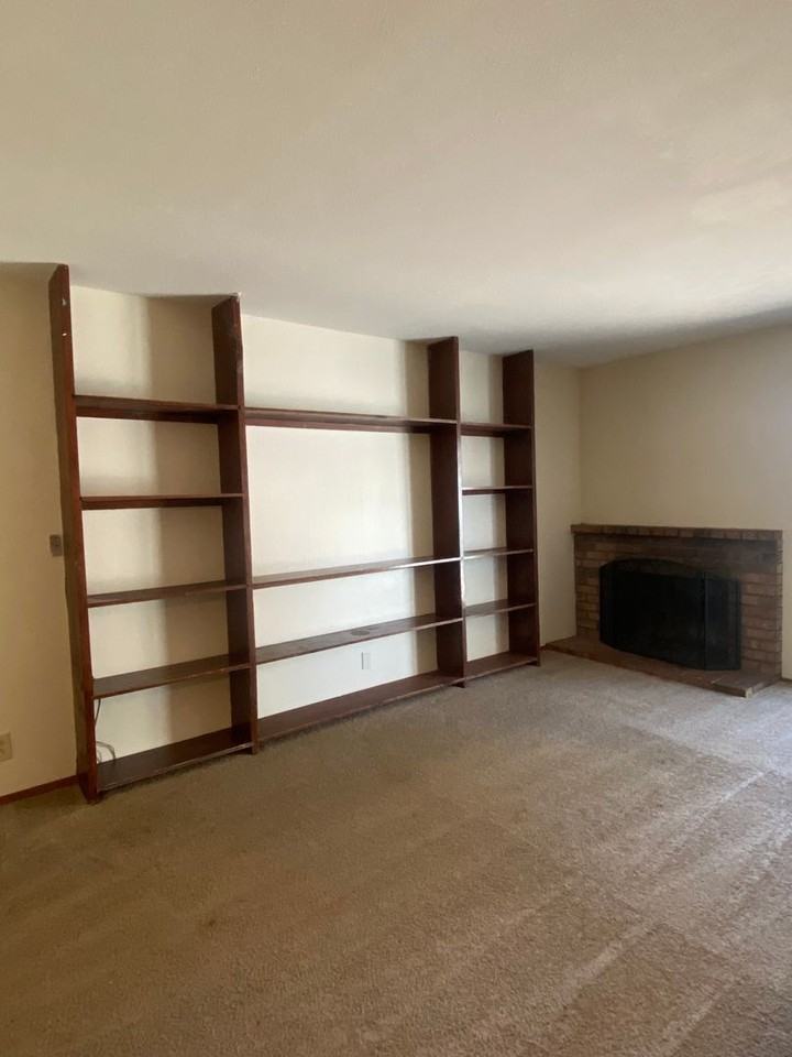 1489 Saint James Pkwy - Photo 4 of 29