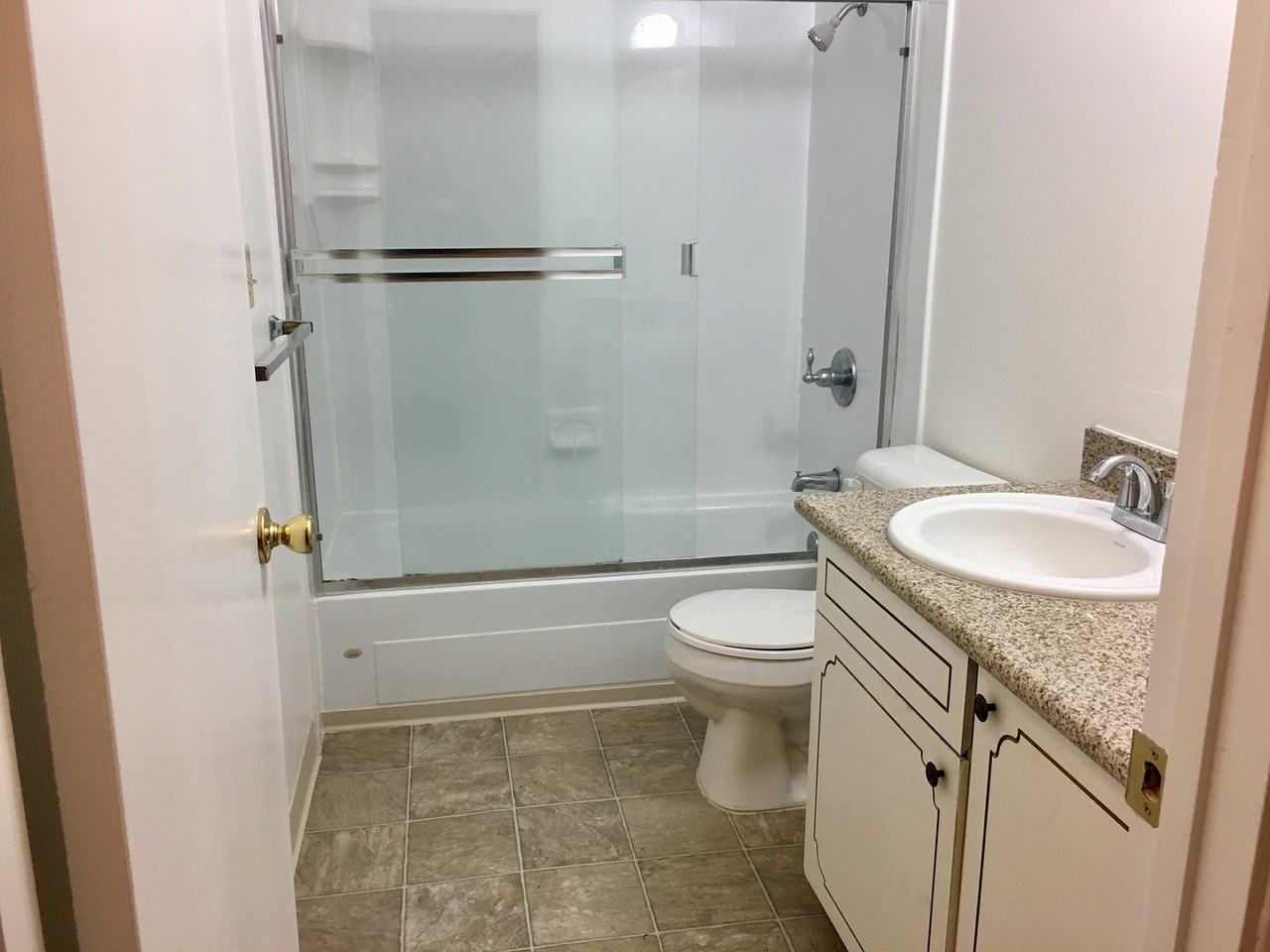 1489 Saint James Pkwy - Photo 7 of 29