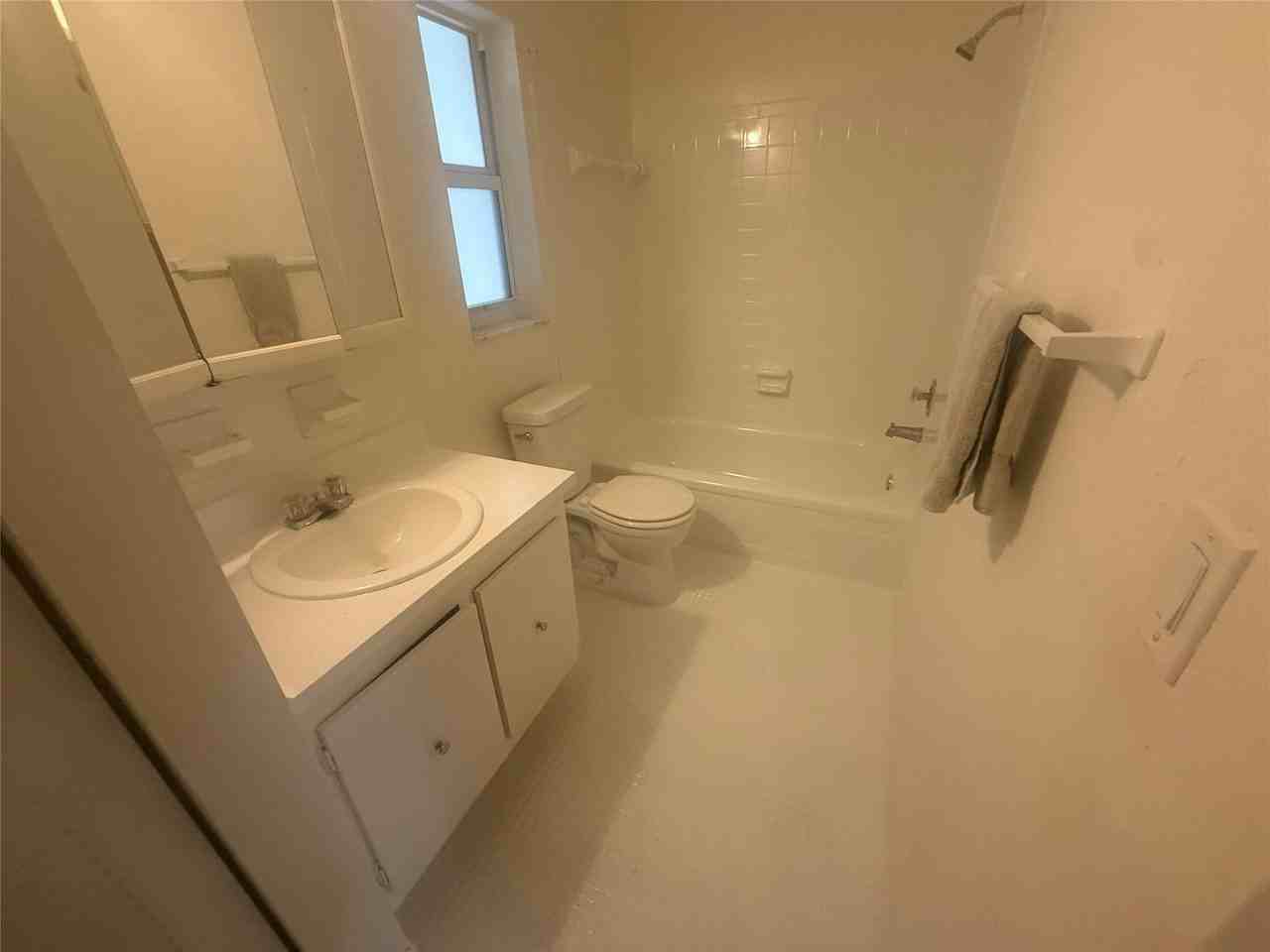 7975 Nw 8th St - Photo 2 of 29