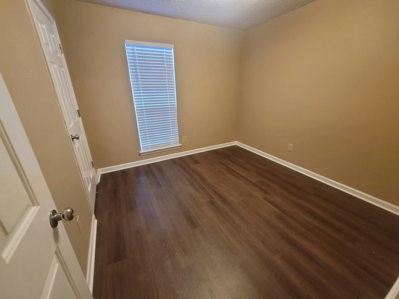 6915 Brady Hill Drive - Photo 4 of 32