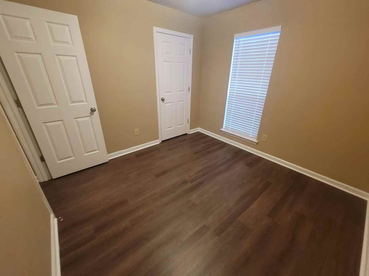 6915 Brady Hill Drive - Photo 5 of 32