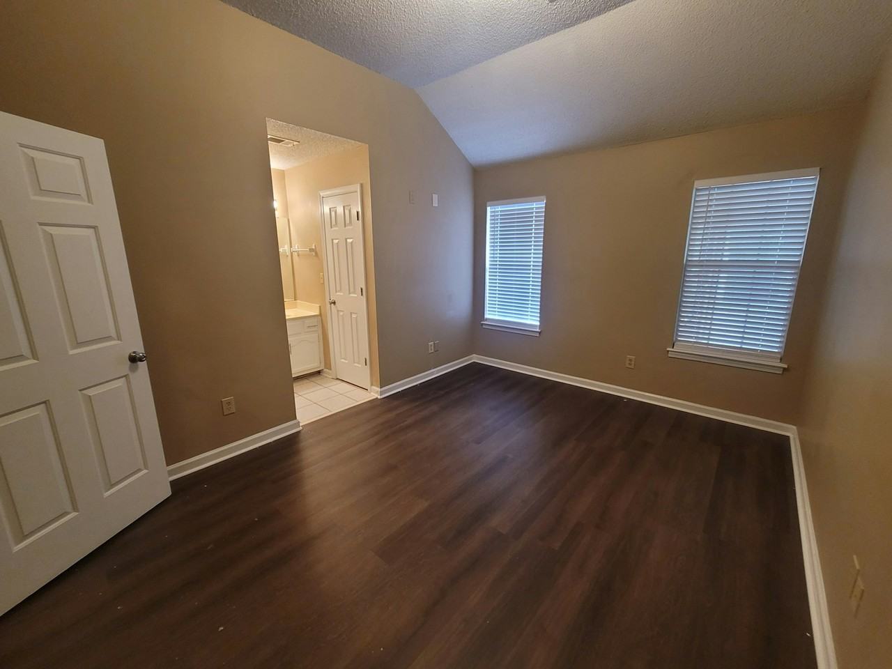 6915 Brady Hill Drive - Photo 7 of 32