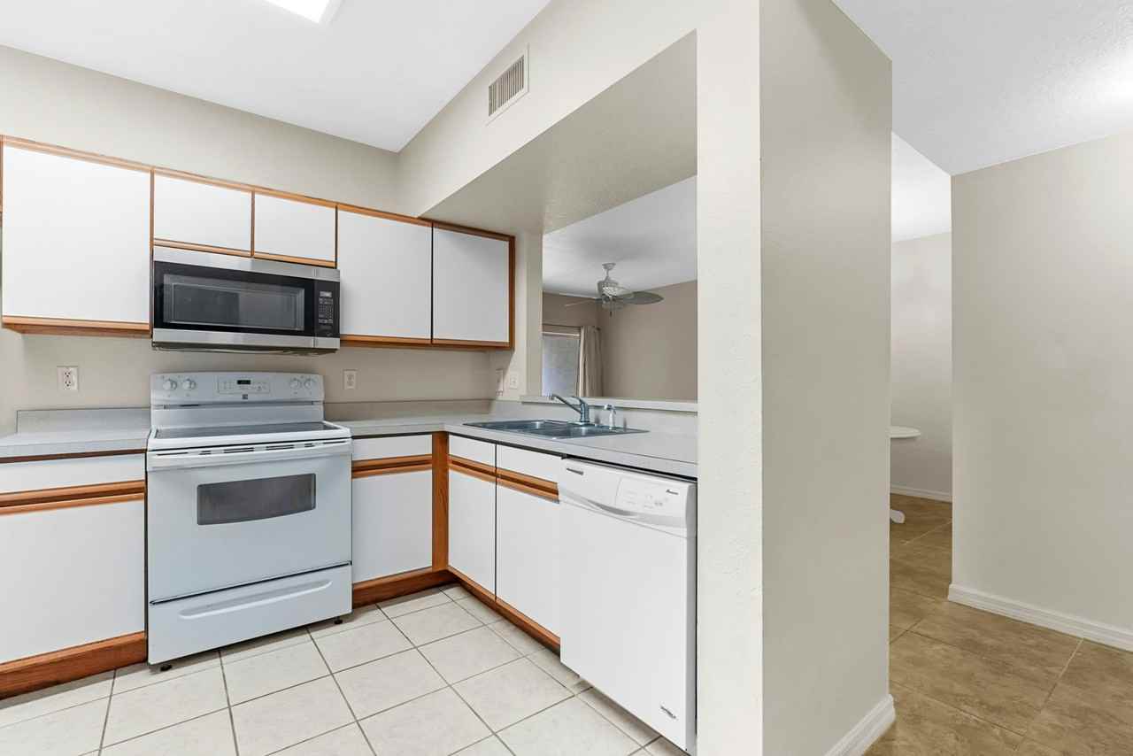 6433 Cypressdale Drive, Unit 102 - Photo 4 of 32