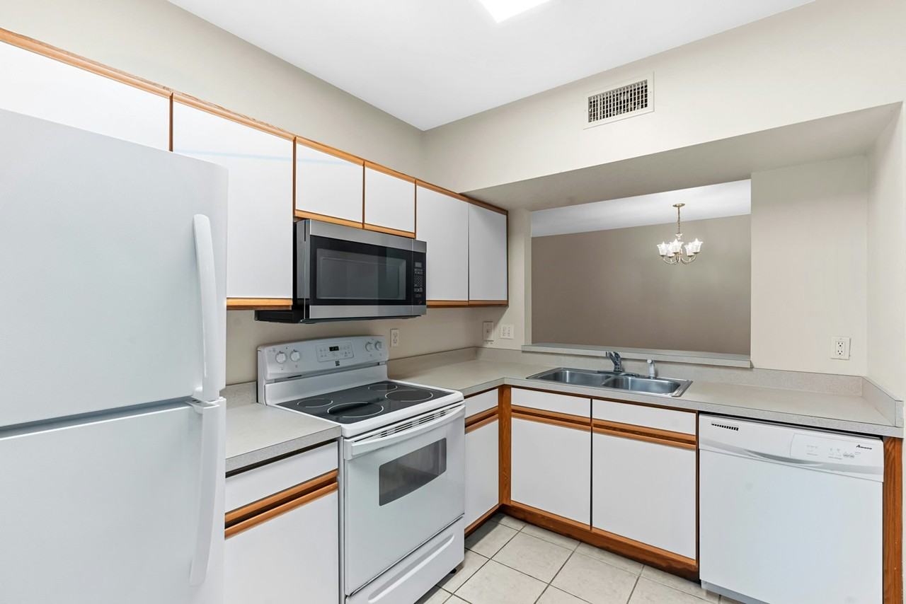 6433 Cypressdale Drive, Unit 102 - Photo 7 of 32