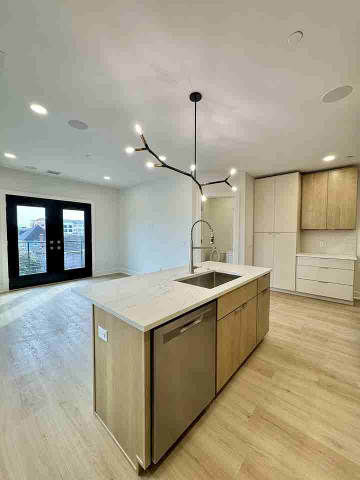 85 West High Street, Unit 3R - Photo 7 of 18