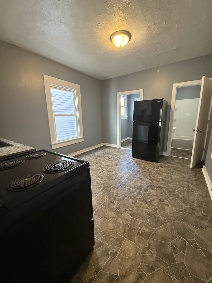 1541 Draper Street - Photo 3 of 11