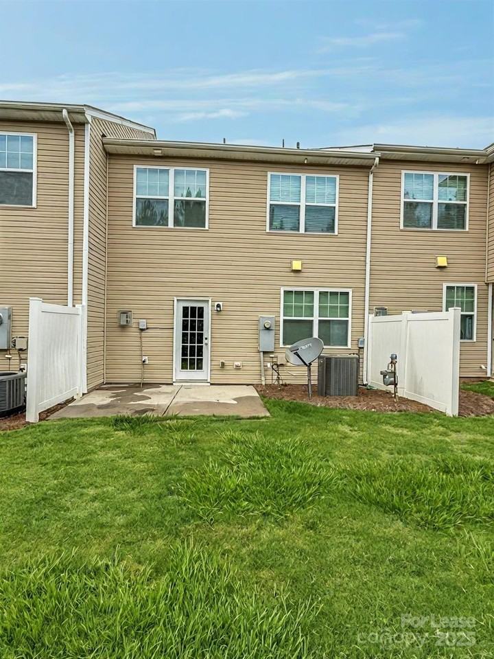 2752 Sawbridge Ln - Photo 2 of 25