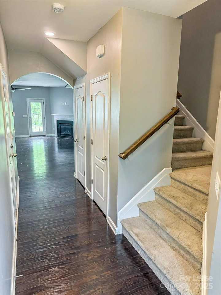 2752 Sawbridge Ln - Photo 4 of 25