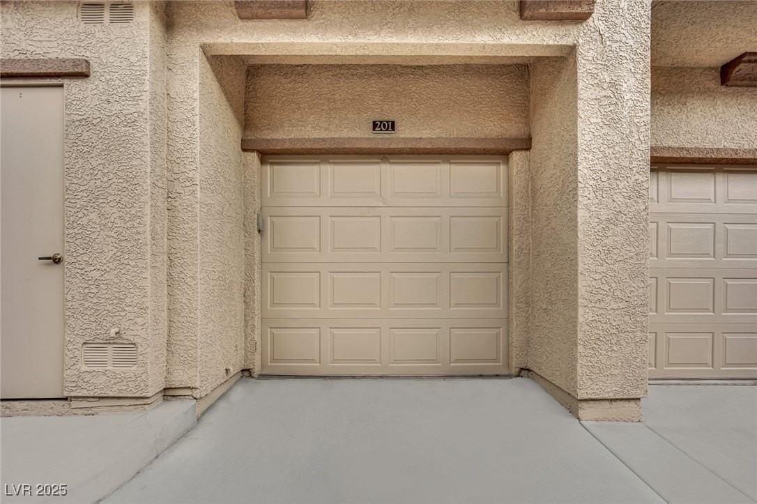 3915 Palm Beach St #201 - Photo 2 of 32