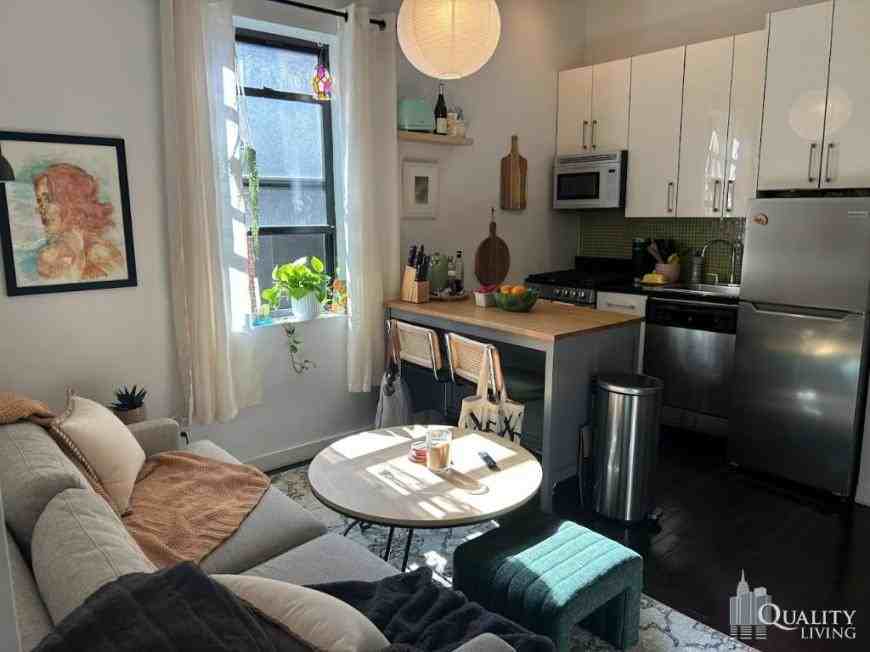 75 West 71st Street - Photo 3 of 10