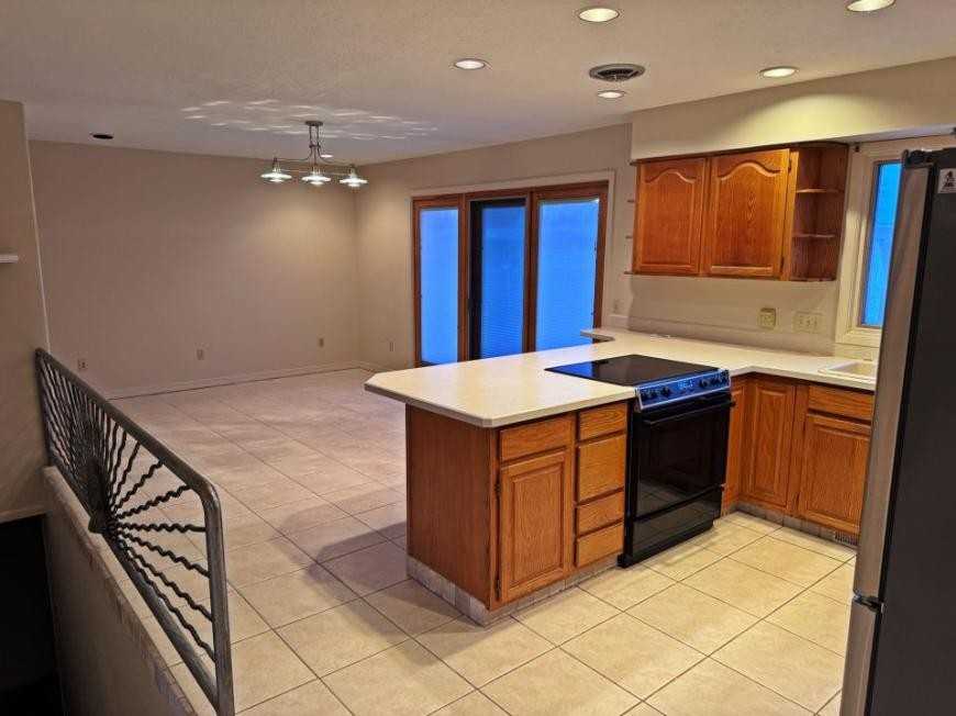 621 Luther Cir - Photo 3 of 9