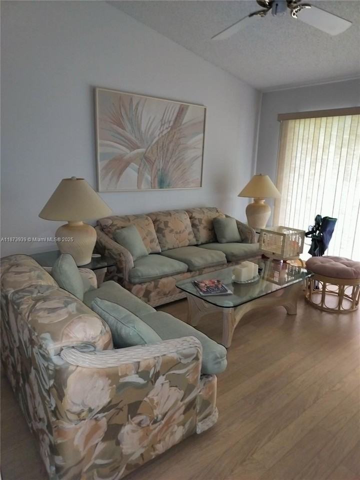 1002 Keystone Dr #F - Photo 3 of 10