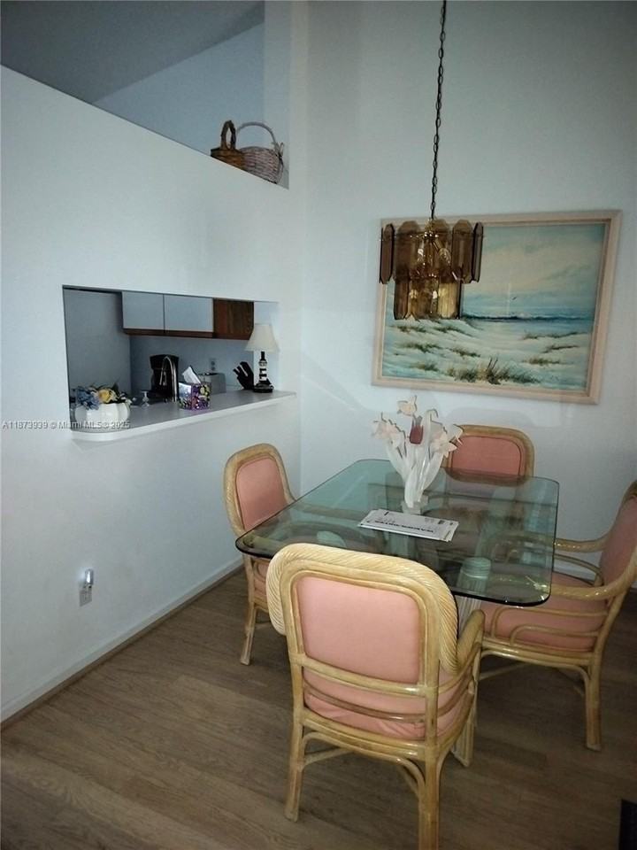 1002 Keystone Dr #F - Photo 4 of 10