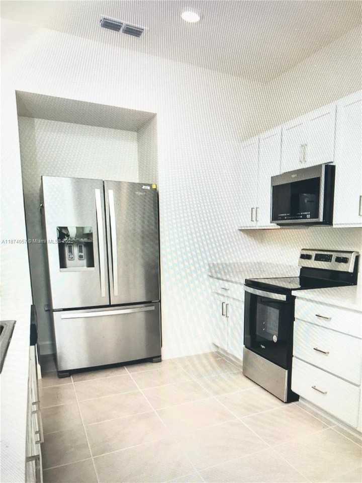 485 Overpool Ave #485 - Photo 6 of 12