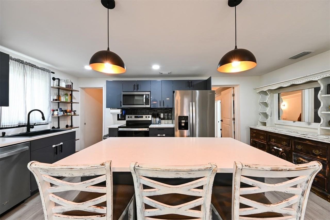 4114 W Olive St - Photo 2 of 29