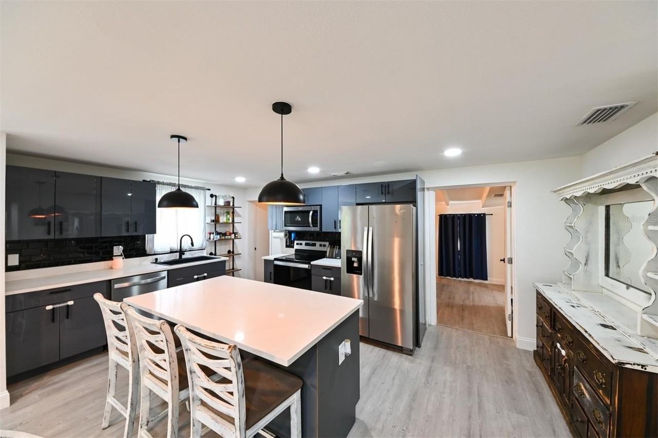 4114 W Olive St - Photo 3 of 29