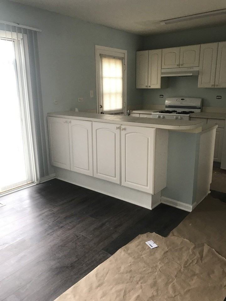 689 Wilson St - Photo 4 of 10