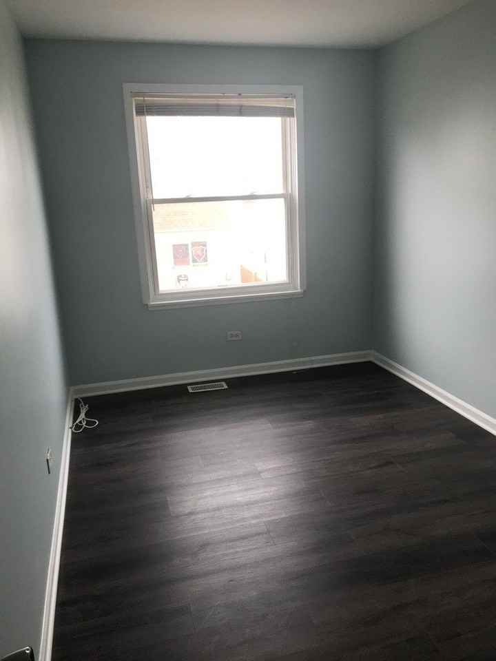 689 Wilson St - Photo 5 of 10