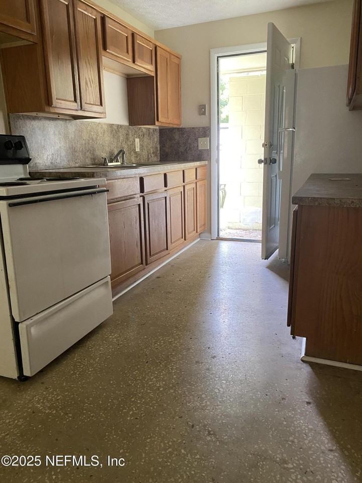 3658 Stanley St Apt 3 #3 - Photo 2 of 7