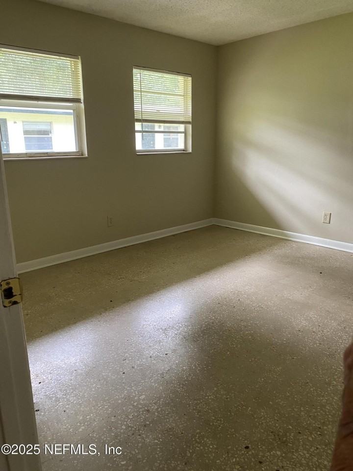 3658 Stanley St Apt 3 #3 - Photo 5 of 7