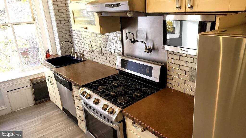 1701 Linden Ave #2B - Photo 6 of 19