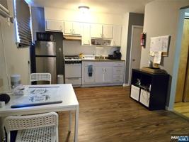 featured image of 526 Valley Brook Ave Apt 1st