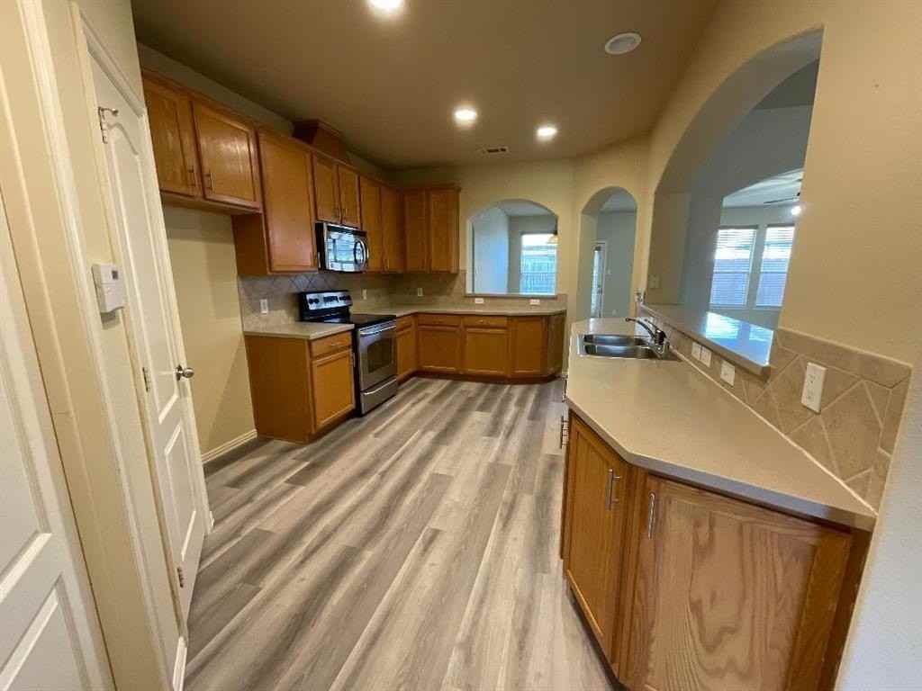 14714 Crystal Lake Dr - Photo 3 of 15