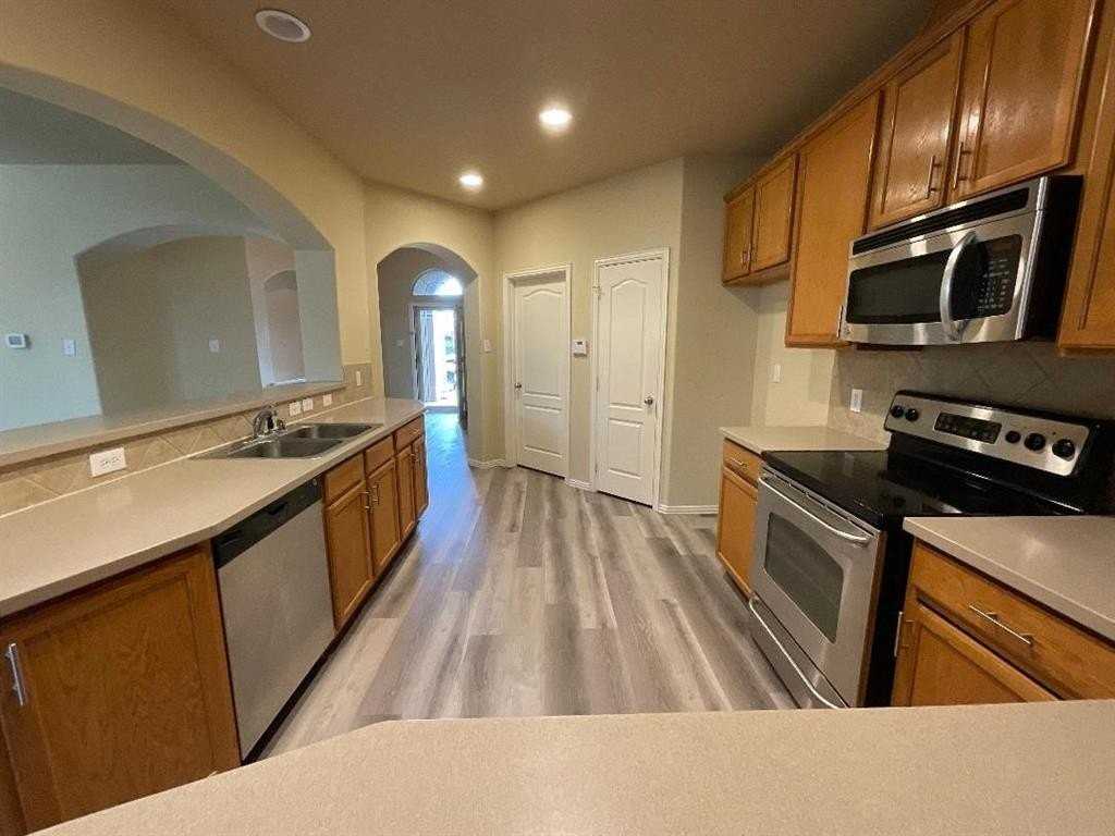 14714 Crystal Lake Dr - Photo 4 of 15