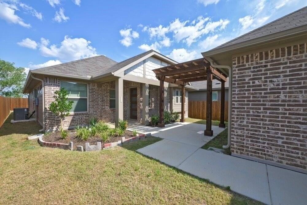 933 King St - Photo 3 of 27