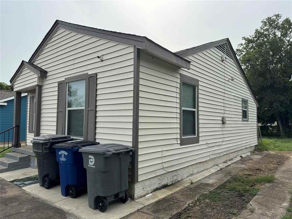 2016 Deer Path Drive - Photo 3 of 33