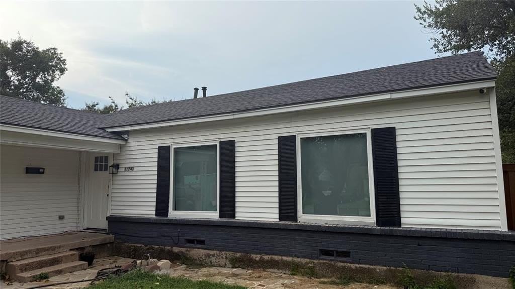 11743 Broadmoor Dr - Photo 2 of 12