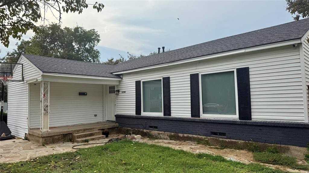 11743 Broadmoor Dr - Photo 4 of 12