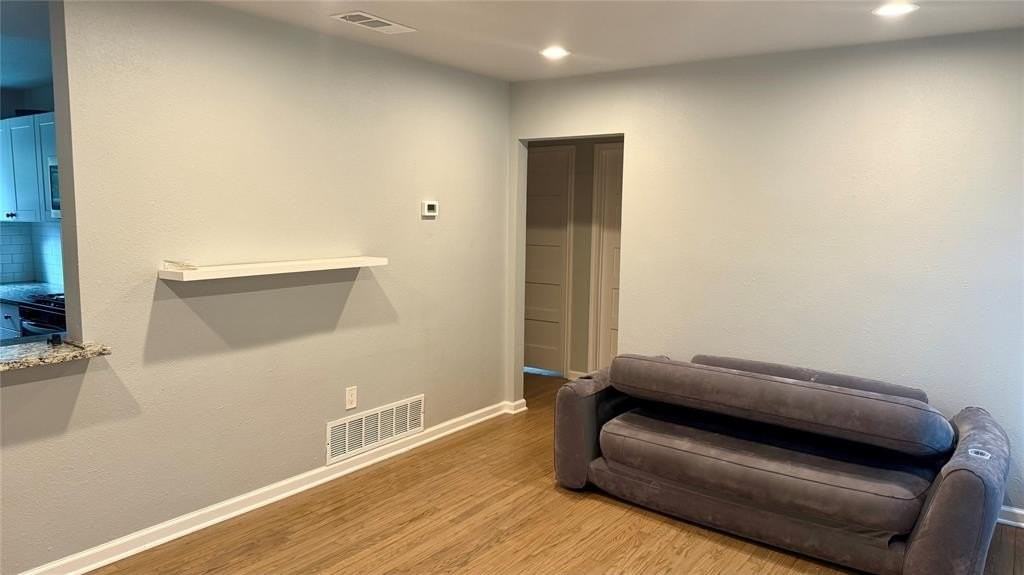 11743 Broadmoor Dr - Photo 6 of 12