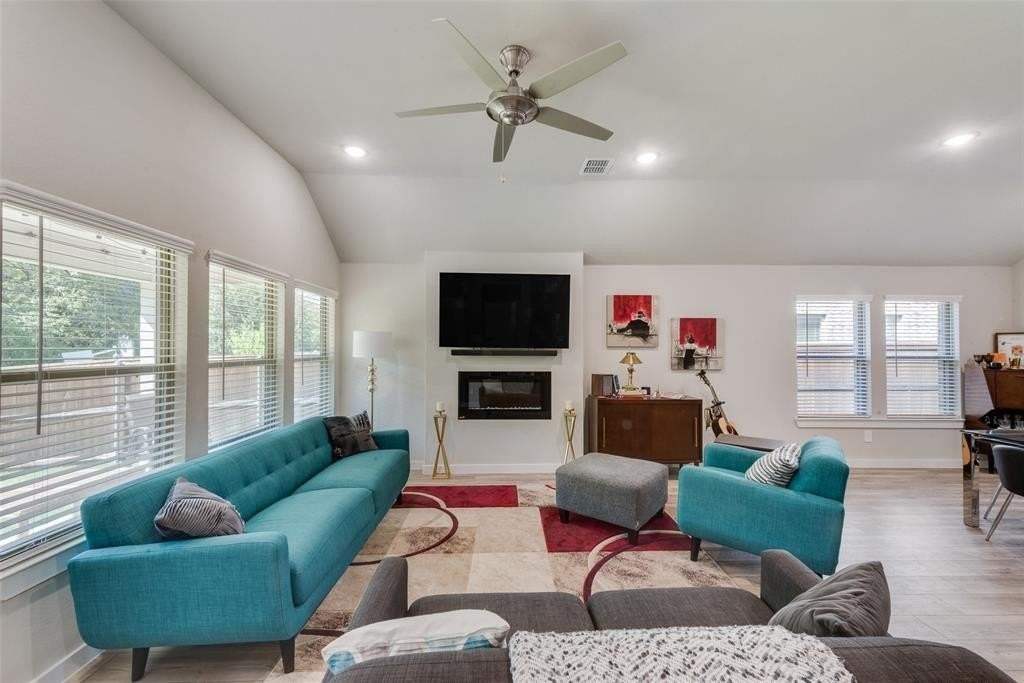 6009 Bailey Way - Photo 3 of 22