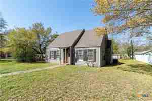 featured image of 712 S Walnut Ave