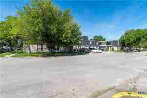 featured image of 203 E Bowie St #1