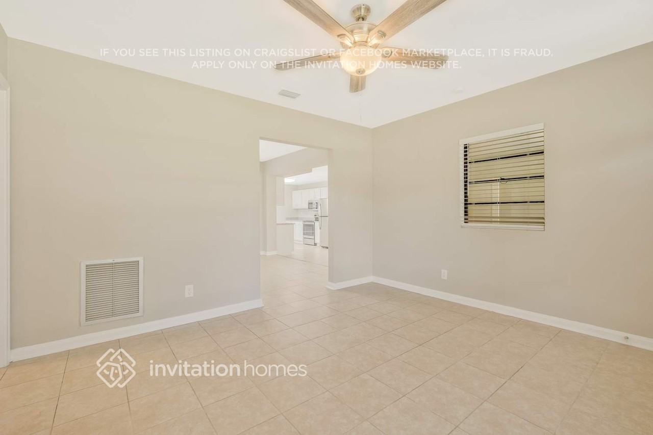 6346 Commodore Dr - Photo 4 of 19