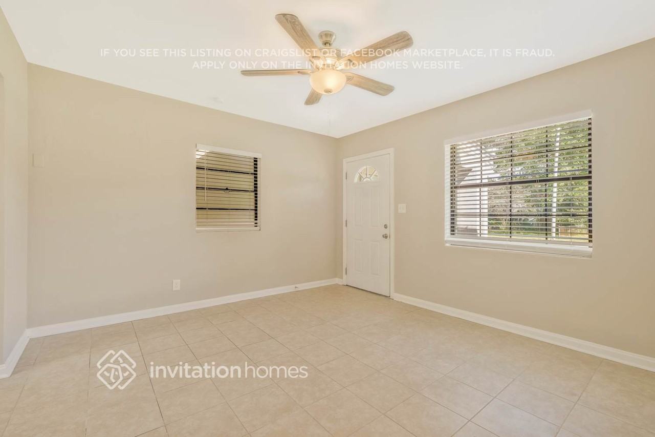 6346 Commodore Dr - Photo 3 of 19