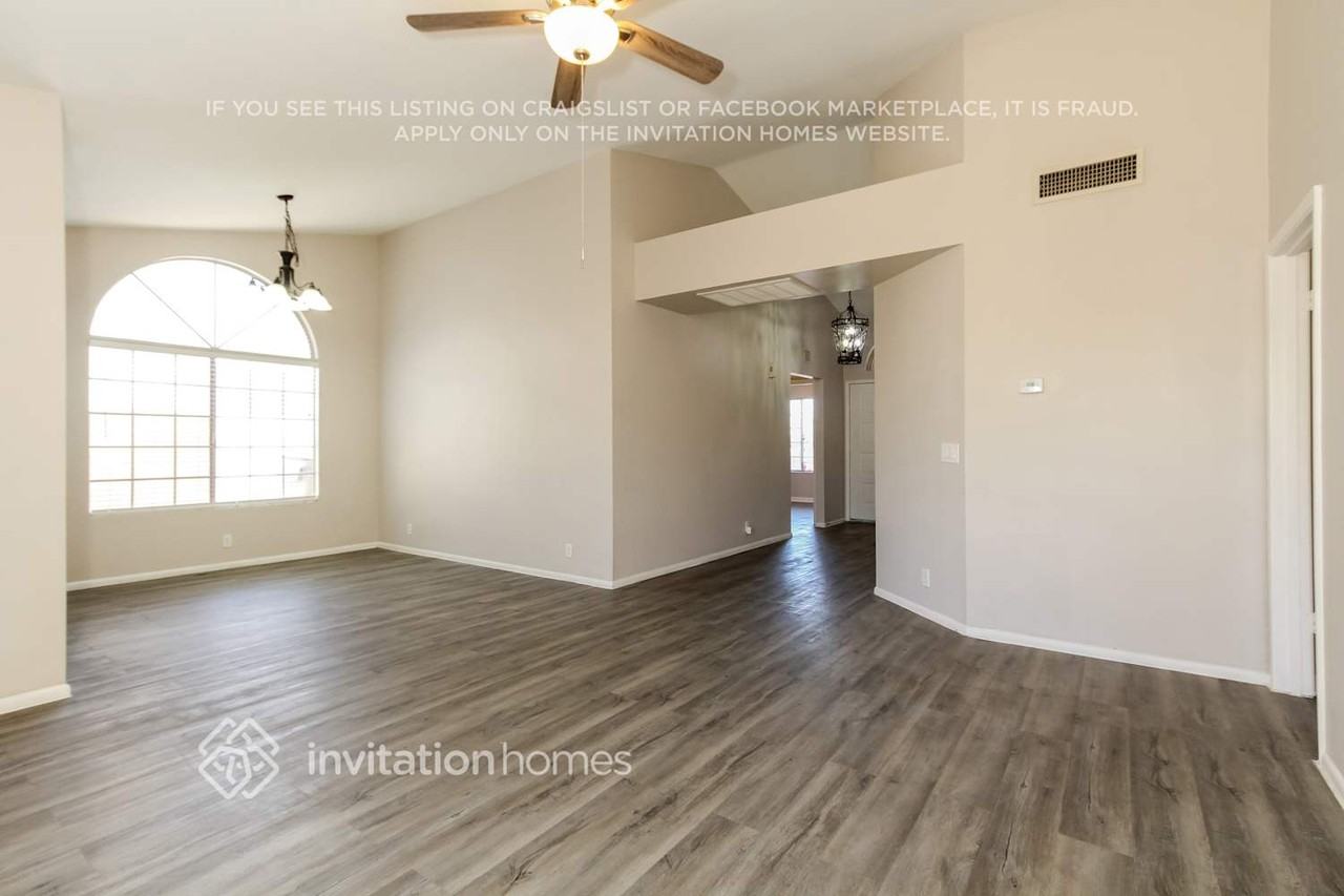 11018 N 60th Dr - Photo 2 of 16