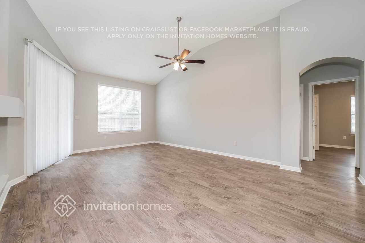 1588 Winston Lane - Photo 4 of 16