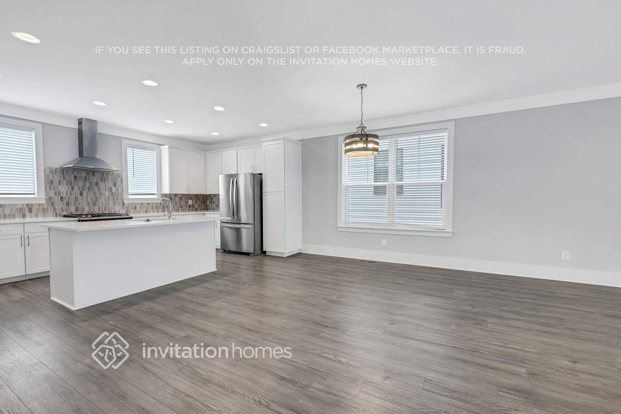 240 Founders Ln - Photo 4 of 15