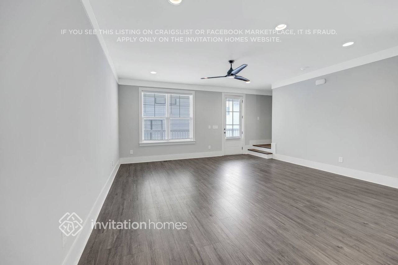 240 Founders Ln - Photo 2 of 15