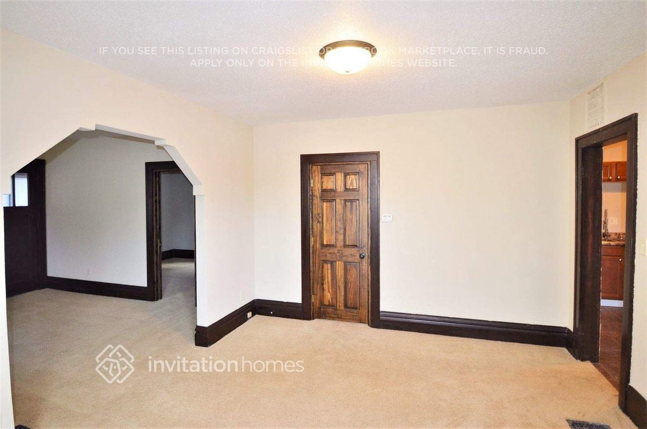 745 Oakdale Ave - Photo 3 of 13