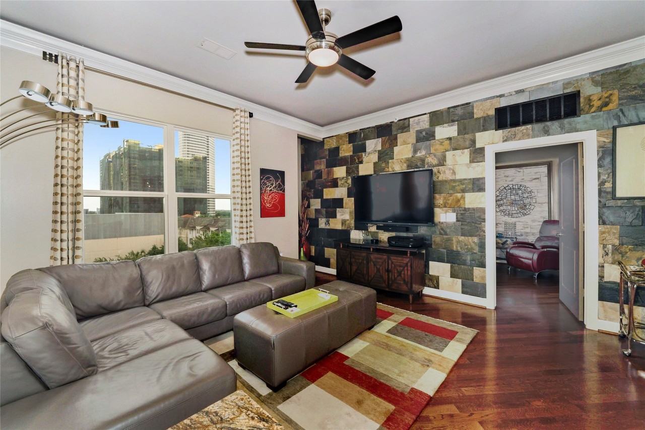 1010 Rosine St - Photo 2 of 30