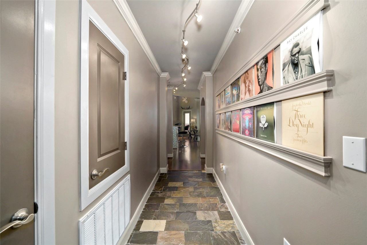 1010 Rosine St - Photo 6 of 30