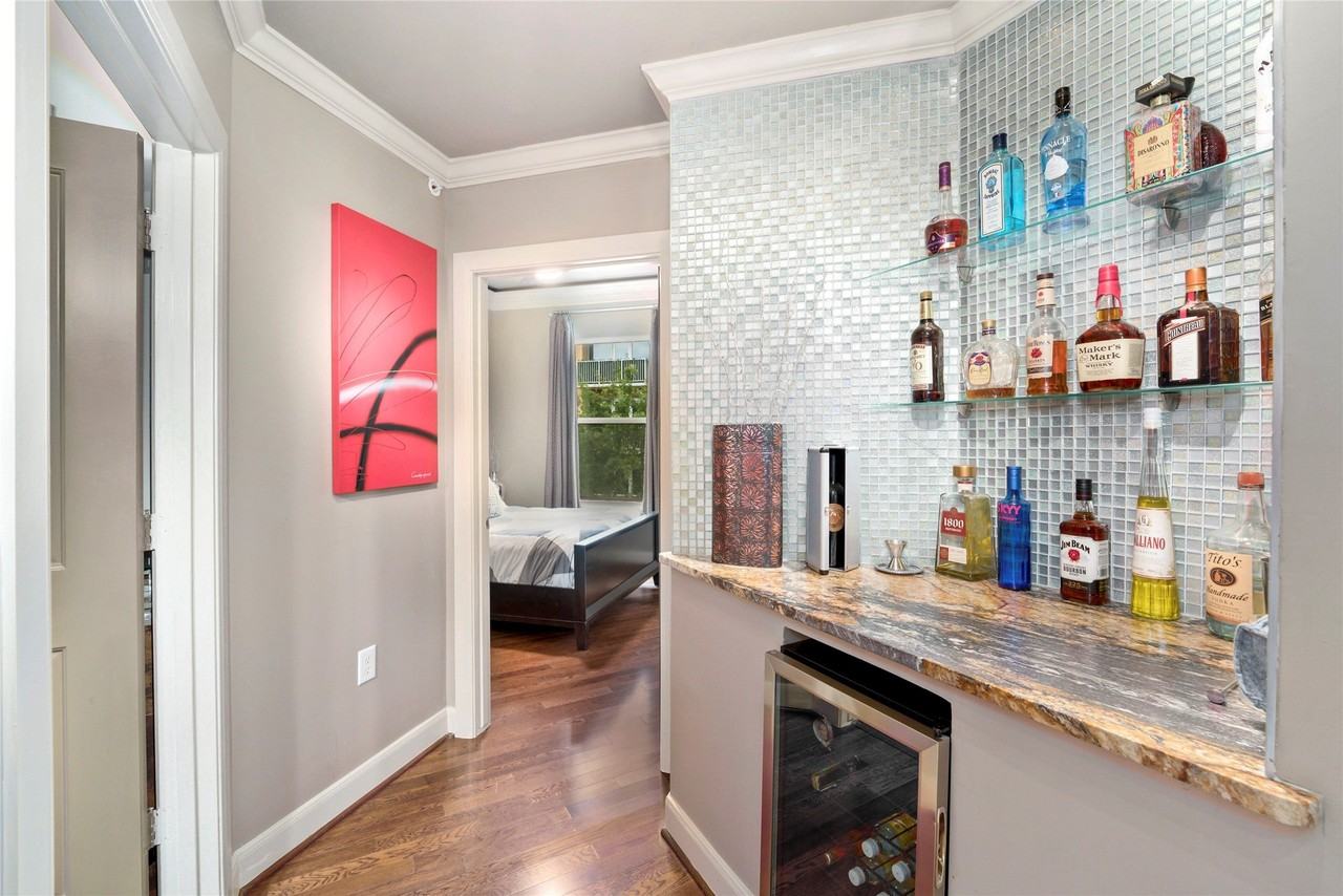 1010 Rosine St - Photo 7 of 30