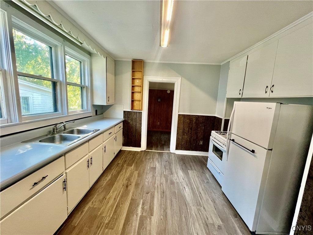 164 West Bridge Street - Photo 4 of 11