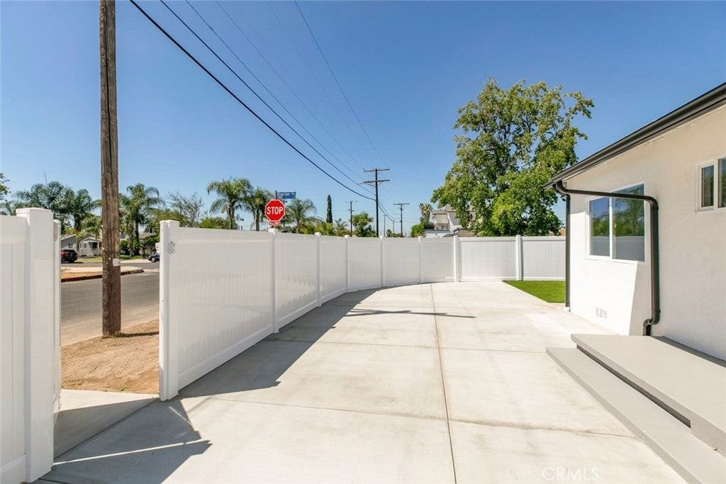 7400 Riverton Avenue - Photo 5 of 24