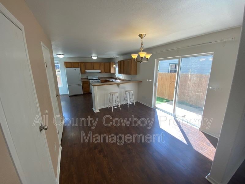 615 S Colorado Ave - Photo 3 of 12